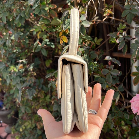 Vintage Small Handbag by Morle. With crystal butterfly clasp.🦋 - Picture 4 of 17